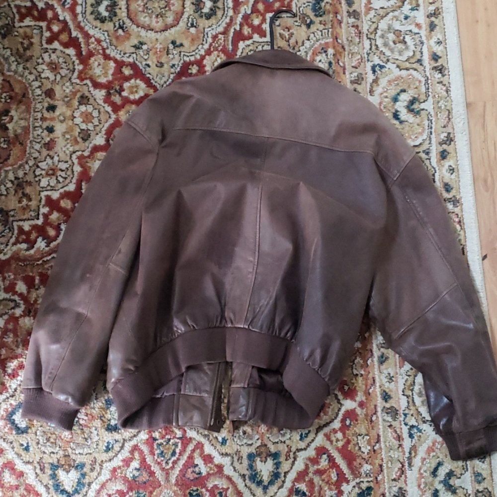 Leather jacket - Picture 2 of 4